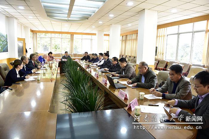 座谈会现场 座谈会现场